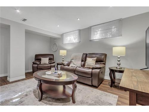 335 Meadowhill Road, Burlington, ON - Indoor Photo Showing Living Room