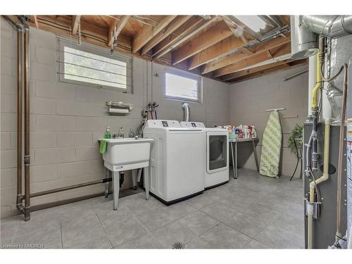 335 Meadowhill Road, Burlington, ON - Indoor Photo Showing Laundry Room