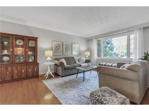 335 Meadowhill Road, Burlington, ON - Indoor Photo Showing Living Room