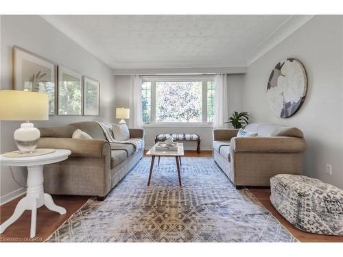 335 Meadowhill Road, Burlington, ON - Indoor Photo Showing Living Room