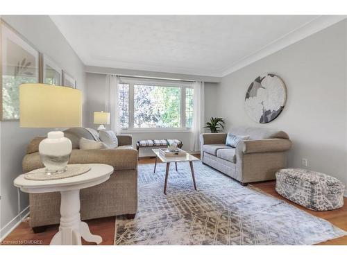 335 Meadowhill Road, Burlington, ON - Indoor Photo Showing Living Room