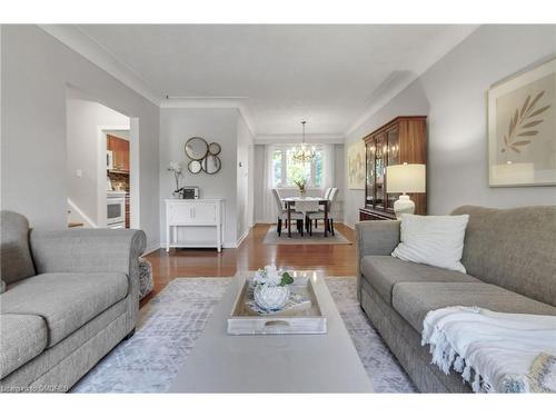 335 Meadowhill Road, Burlington, ON - Indoor Photo Showing Living Room