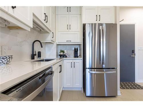 302-3265 Carding Mill Trail, Oakville, ON - Indoor Photo Showing Kitchen With Stainless Steel Kitchen With Upgraded Kitchen