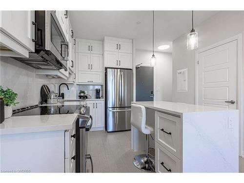 302-3265 Carding Mill Trail, Oakville, ON - Indoor Photo Showing Kitchen With Stainless Steel Kitchen With Upgraded Kitchen