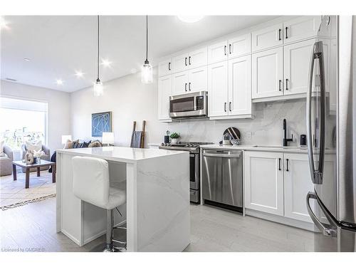 302-3265 Carding Mill Trail, Oakville, ON - Indoor Photo Showing Kitchen With Stainless Steel Kitchen With Upgraded Kitchen