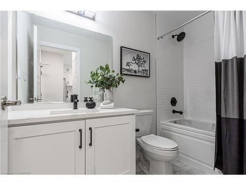 302-3265 Carding Mill Trail, Oakville, ON - Indoor Photo Showing Bathroom