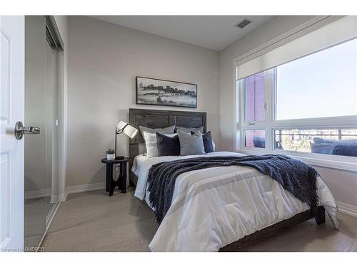 302-3265 Carding Mill Trail, Oakville, ON - Indoor Photo Showing Bedroom