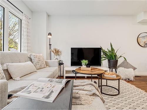 94 Meighen Avenue, Toronto, ON - Indoor Photo Showing Living Room