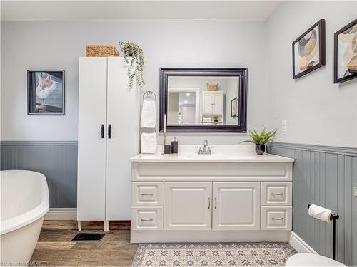 94 Meighen Avenue, Toronto, ON - Indoor Photo Showing Bathroom