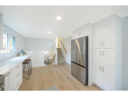 402 Pinetree Crescent, Cambridge, ON - Indoor Photo Showing Kitchen