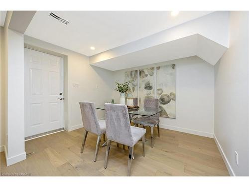 402 Pinetree Crescent, Cambridge, ON - Indoor Photo Showing Dining Room