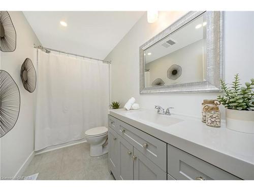 402 Pinetree Crescent, Cambridge, ON - Indoor Photo Showing Bathroom