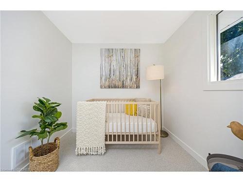 402 Pinetree Crescent, Cambridge, ON - Indoor Photo Showing Bedroom