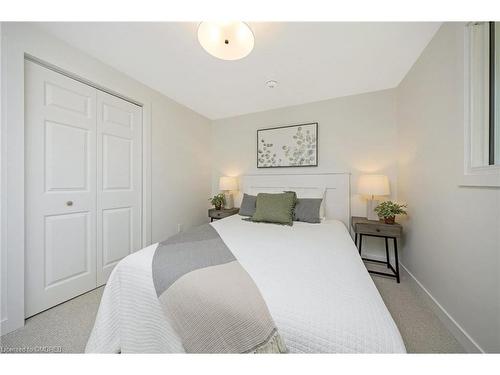 402 Pinetree Crescent, Cambridge, ON - Indoor Photo Showing Bedroom