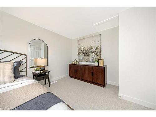 402 Pinetree Crescent, Cambridge, ON - Indoor Photo Showing Bedroom