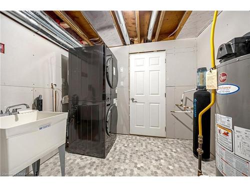 402 Pinetree Crescent, Cambridge, ON - Indoor Photo Showing Laundry Room