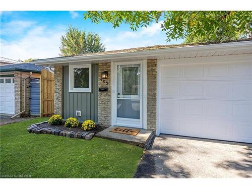 402 Pinetree Crescent, Cambridge, ON - Outdoor