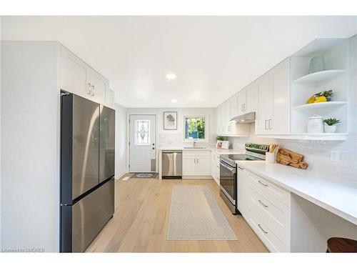 402 Pinetree Crescent, Cambridge, ON - Indoor Photo Showing Kitchen