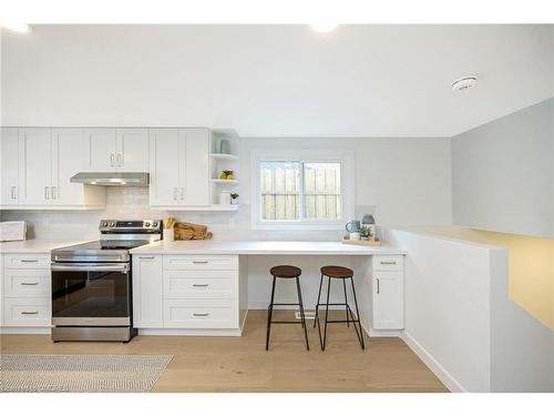 402 Pinetree Crescent, Cambridge, ON - Indoor Photo Showing Kitchen