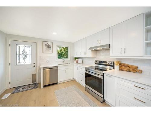 402 Pinetree Crescent, Cambridge, ON - Indoor Photo Showing Kitchen