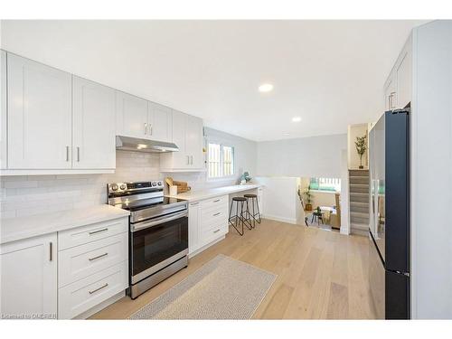 402 Pinetree Crescent, Cambridge, ON - Indoor Photo Showing Kitchen