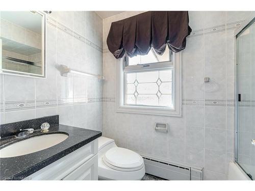 2 Tupper Boulevard, Grimsby, ON - Indoor Photo Showing Bathroom