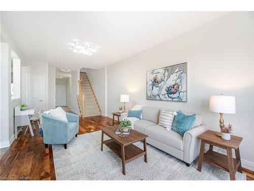 12-7 Lakelawn Road, Grimsby, ON - Indoor Photo Showing Living Room