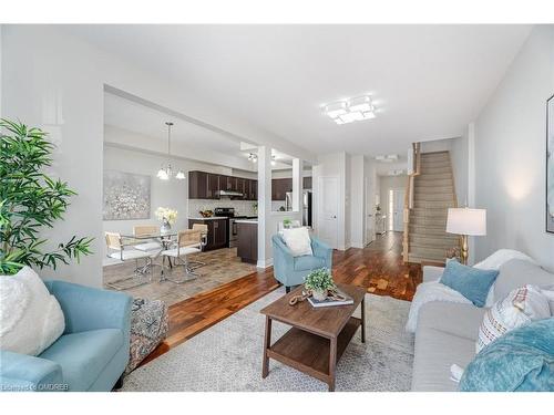 12-7 Lakelawn Road, Grimsby, ON - Indoor Photo Showing Living Room