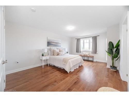 12-7 Lakelawn Road, Grimsby, ON - Indoor Photo Showing Bedroom