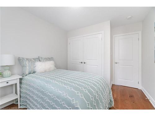 12-7 Lakelawn Road, Grimsby, ON - Indoor Photo Showing Bedroom