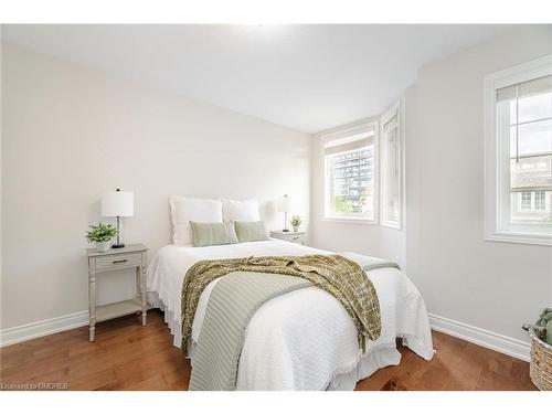 12-7 Lakelawn Road, Grimsby, ON - Indoor Photo Showing Bedroom