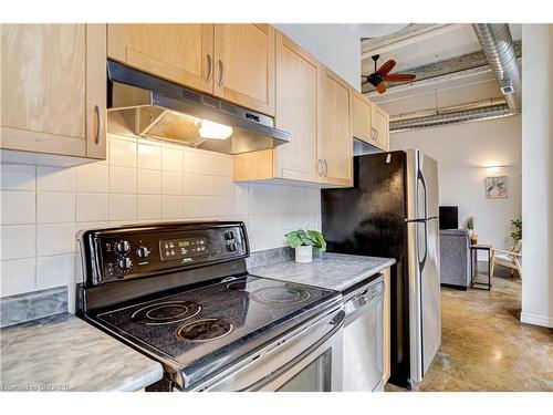 209-11 Rebecca Street, Hamilton, ON - Indoor Photo Showing Kitchen