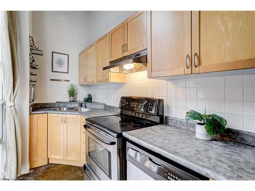 209-11 Rebecca Street, Hamilton, ON - Indoor Photo Showing Kitchen