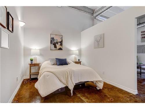 209-11 Rebecca Street, Hamilton, ON - Indoor Photo Showing Bedroom