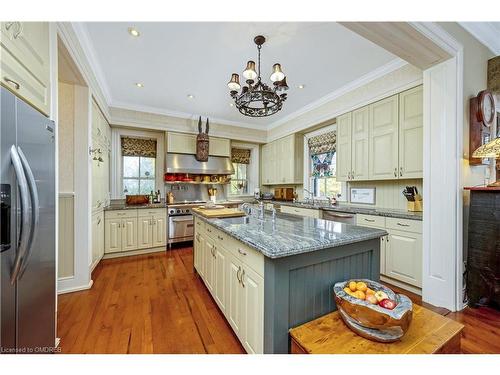 103 Thomas Street, Milton, ON - Indoor Photo Showing Kitchen