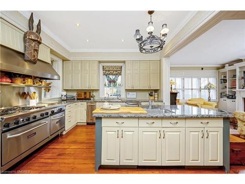 103 Thomas Street, Milton, ON - Indoor Photo Showing Kitchen