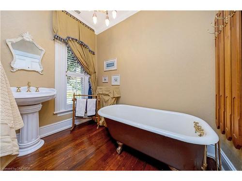 103 Thomas Street, Milton, ON - Indoor Photo Showing Bathroom