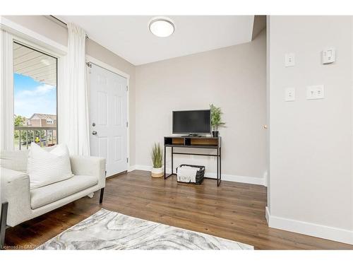 2-1329 Plains Road E, Burlington, ON - Indoor Photo Showing Living Room