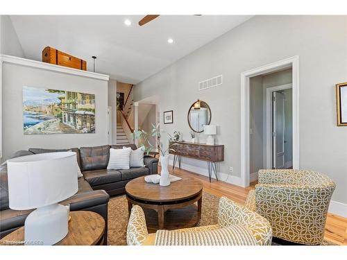 363 Walton Street, Oakville, ON - Indoor Photo Showing Living Room