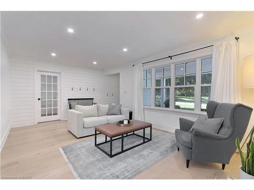 10 Edith Street, Halton Hills, ON - Indoor Photo Showing Living Room