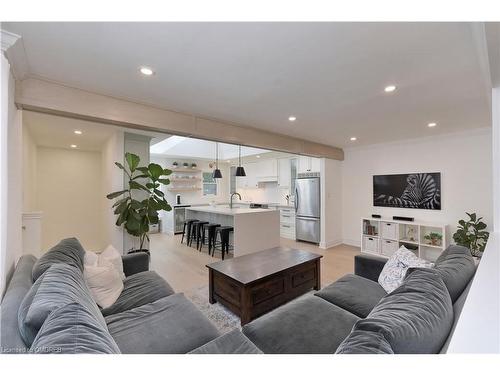 10 Edith Street, Halton Hills, ON - Indoor Photo Showing Living Room