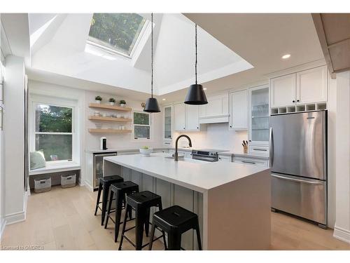 10 Edith Street, Halton Hills, ON - Indoor Photo Showing Kitchen With Upgraded Kitchen