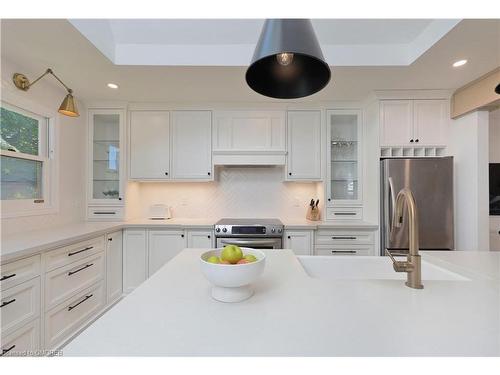 10 Edith Street, Halton Hills, ON - Indoor Photo Showing Kitchen With Upgraded Kitchen