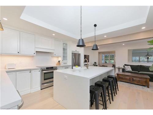 10 Edith Street, Halton Hills, ON - Indoor Photo Showing Kitchen With Upgraded Kitchen