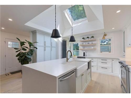 10 Edith Street, Halton Hills, ON - Indoor Photo Showing Kitchen