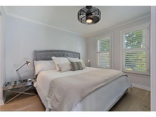 10 Edith Street, Halton Hills, ON - Indoor Photo Showing Bedroom