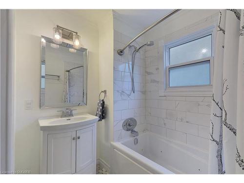 10 Edith Street, Halton Hills, ON - Indoor Photo Showing Bathroom