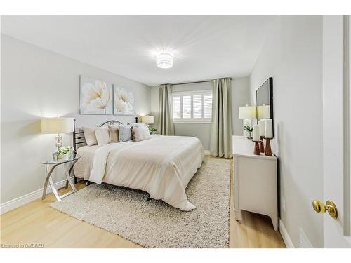 27-47 Main Street N, Hamilton, ON - Indoor Photo Showing Bedroom