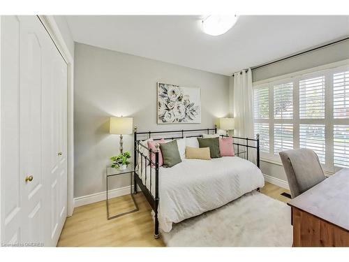 27-47 Main Street N, Hamilton, ON - Indoor Photo Showing Bedroom