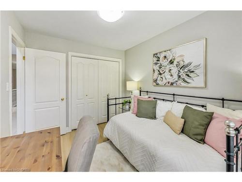 27-47 Main Street N, Hamilton, ON - Indoor Photo Showing Bedroom